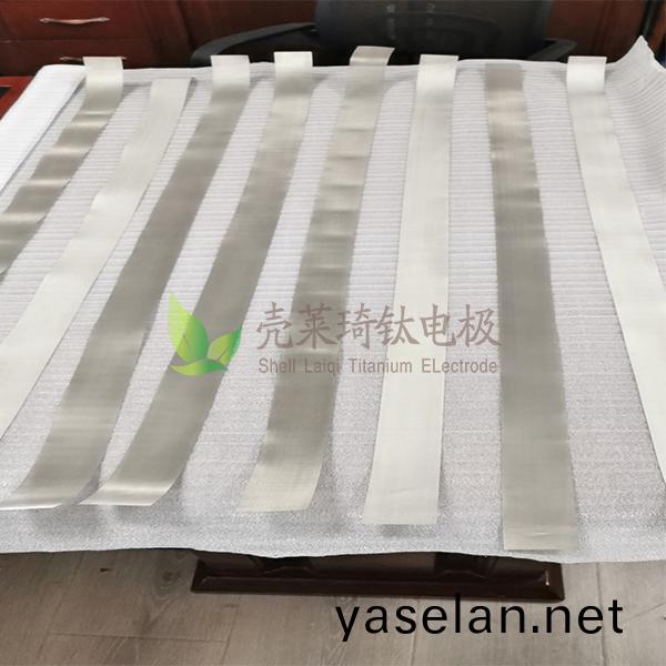 電鍍(du)用鉑(bo)鈦(tai)電(dian)極(ji)